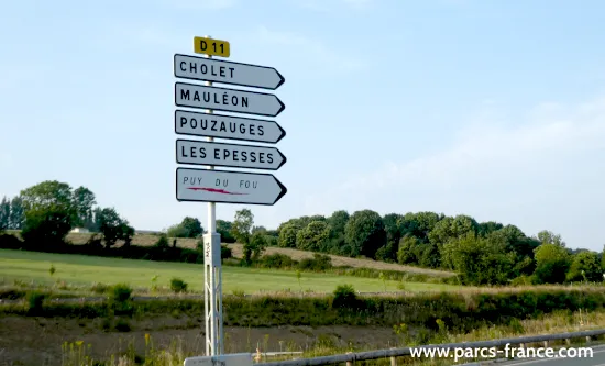 accès au Puy du Fou depuis les herbiers par la route